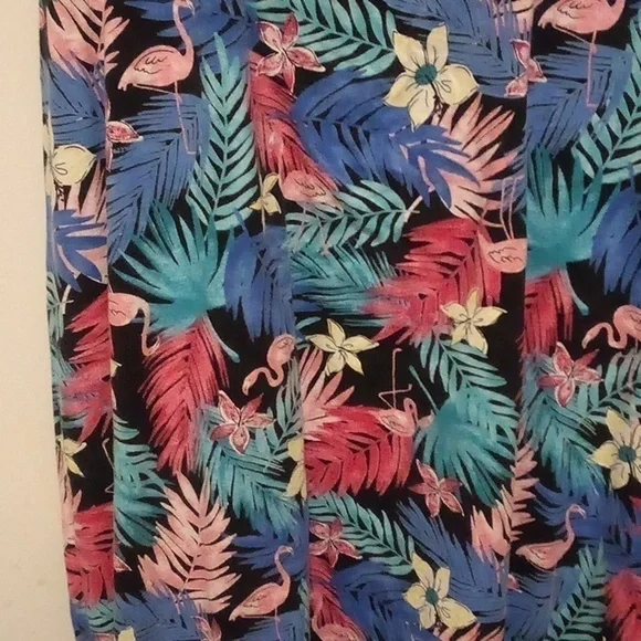 Secret Treasures Pullover Cover Up - Size L-XL (14-18) - Picture 2 of 6